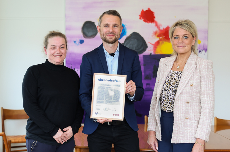 Tv. Jeanett Drasbæk (Sektorformand FOA Århus), Christian Budde (Rådmand for Sundhed og Omsog), th. Tanja Nielsen (Sektorformand for FOA, Social- og Sundhedssektoren)