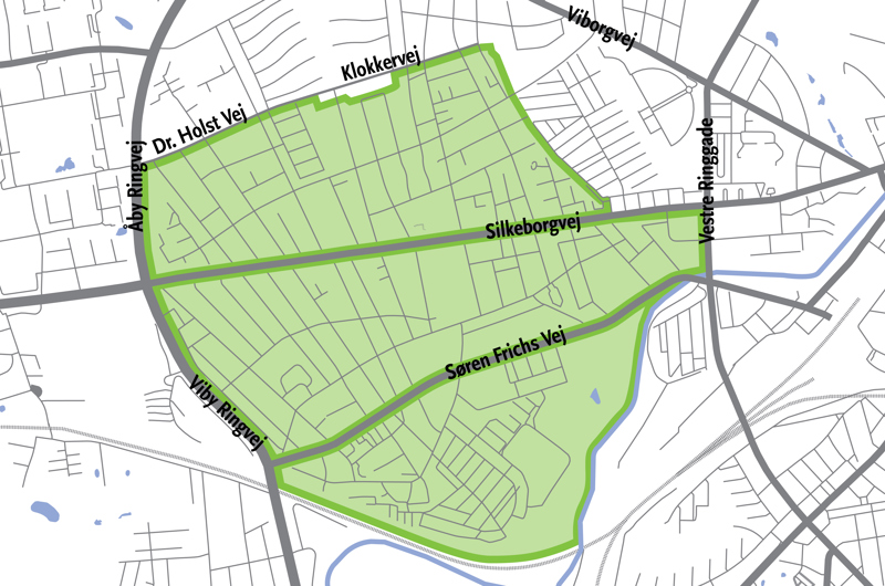 Billedet viser geografiske afgrænsning, der bliver arbejdet med for trafik-øen i Åbyhøj. Trafik-øen afgrænses ved togskinnerne i syd, ringvejen i vest, Klokkervej / Dr. Holst Vej i nord og ringgaden i øst.