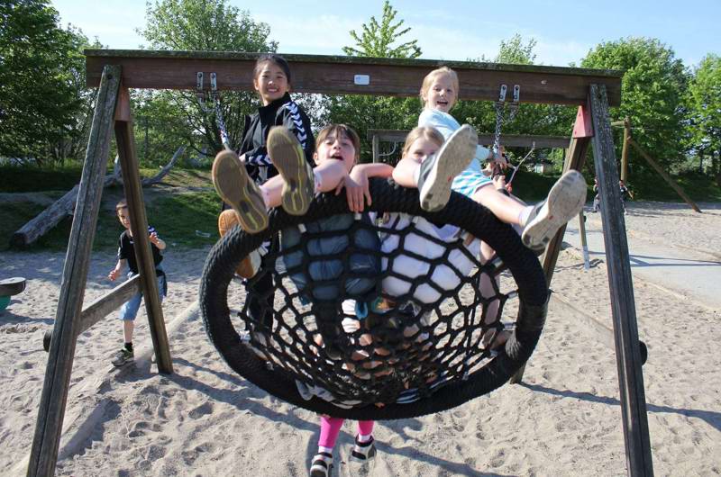 Børn på rundgynge på Rundhøjskolen
